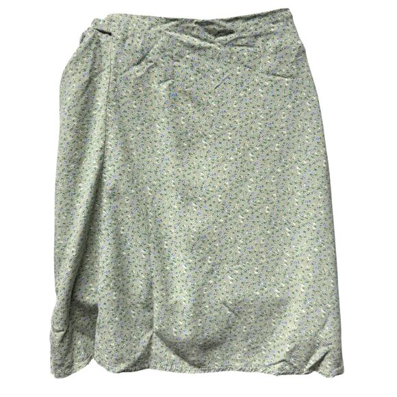 Brandy Melville Genevieve Wrap Mini Skirt Green Floral 
Size Small Medium - Picture 3 of 7
